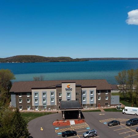 Comfort Inn & Suites Munising-Lakefront מראה חיצוני תמונה