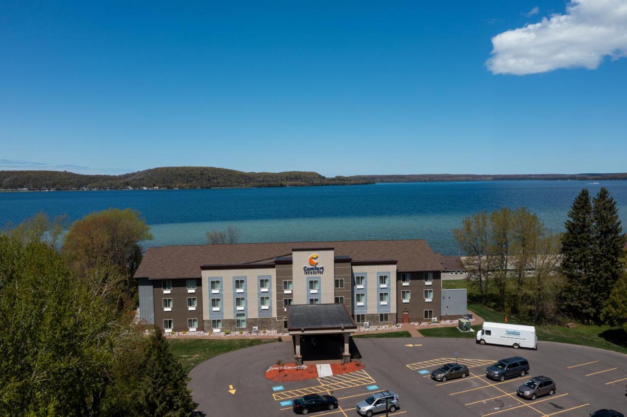 Comfort Inn & Suites Munising-Lakefront מראה חיצוני תמונה